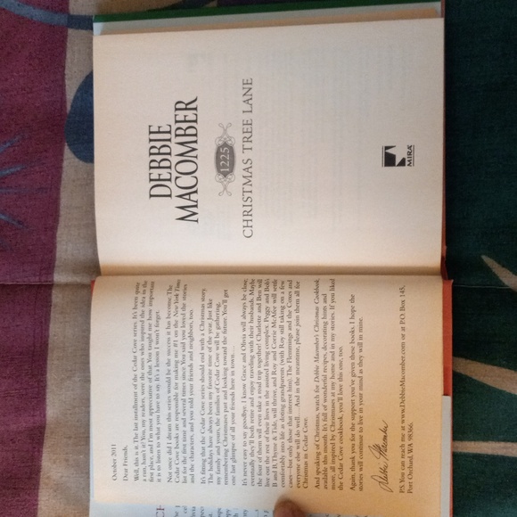 "1225 Christmas 🎄 Tree Lane" Book by Debbie Macomber - Picture 3 of 8